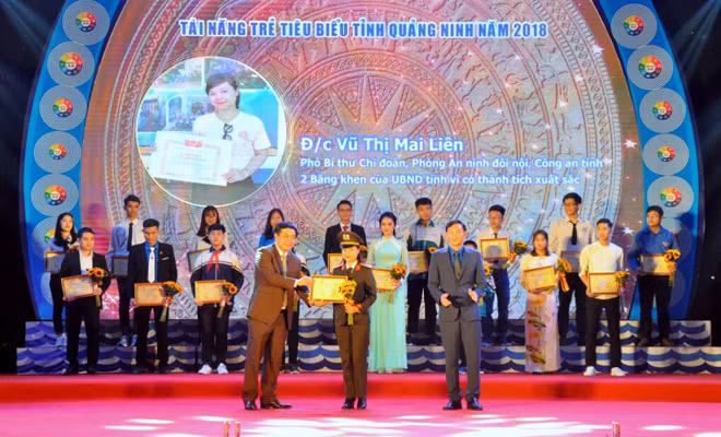 Thượng úy Vũ Thị Mai Liên được tuyên dương là một trong 20 tài năng trẻ tiêu biểu tỉnh Quảng Ninh năm 2018.