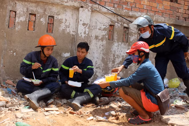 Tiếp nước.