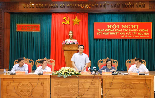 Phó Thủ tướng Vũ Đức Đam phát biểu chỉ đạo tại hội nghị.