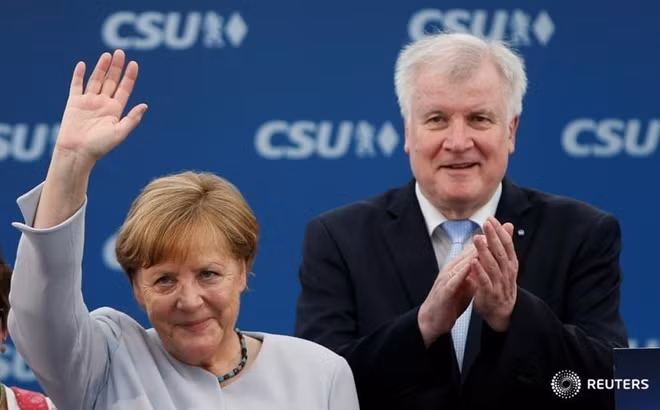 Thủ tướng Đức Angela Merkel và Bộ trưởng Nội vụ kiêm Chủ tịch CSU đã tìm được tiếng nói chung trong vấn đề kiểm soát nhập cư. Ảnh: Reuters