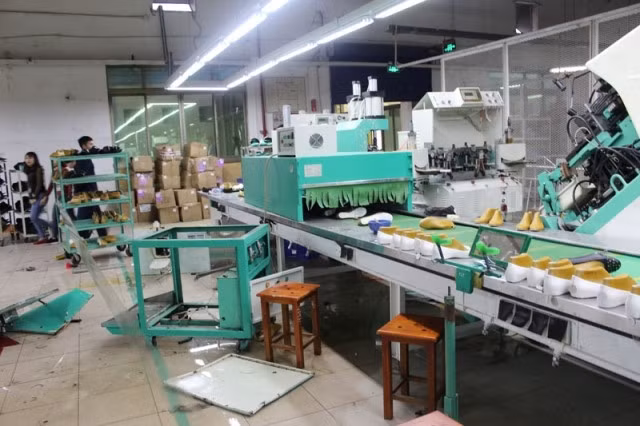 Hiện trường vụ nổ khiến 5 người bị thương.