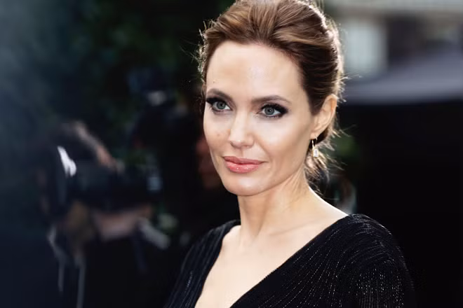 Nụ cười của cô gái hạnh phúc trong tình yêu" giờ không còn thấy trên môi Angelina Jolie.
