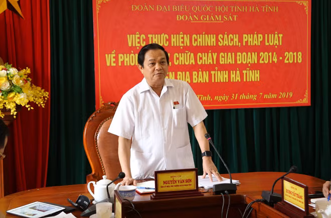 Ông Nguyễn Văn Sơn Tỉnh, Ủy viên, Phó Trưởng Đoàn chuyên trách Đoàn đại biểu Quốc hội tỉnh Hà Tĩnh, Ủy viên Ủy ban về các vấn đề xã hội của Quốc hội phát biểu tại buổi làm việc.