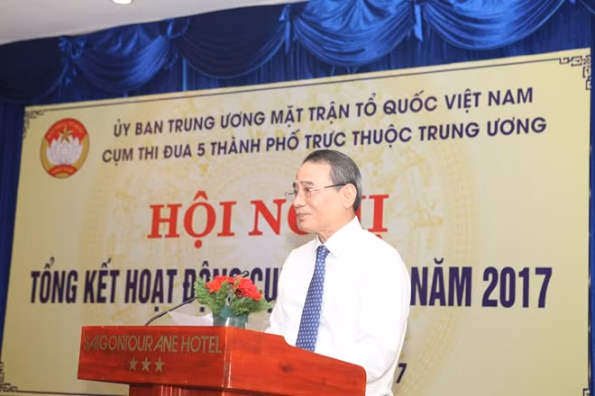 Bí thư Thành ủy Đà Nẵng phát biểu tại Hội nghị.