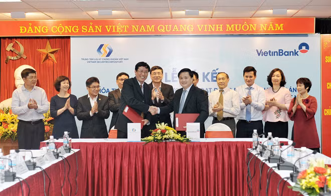 Lễ ký kết thỏa thuận hợp tác giữa VSD và VietinBank.Ảnh: Minh Minh Lễ ký kết thỏa thuận hợp tác giữa VSD và VietinBank.Ảnh: Minh Minh