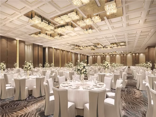 Ballroom Grand Sài Gòn rộng hơn 1000m2 phù hợp với các sự kiện qui mô quốc tế.