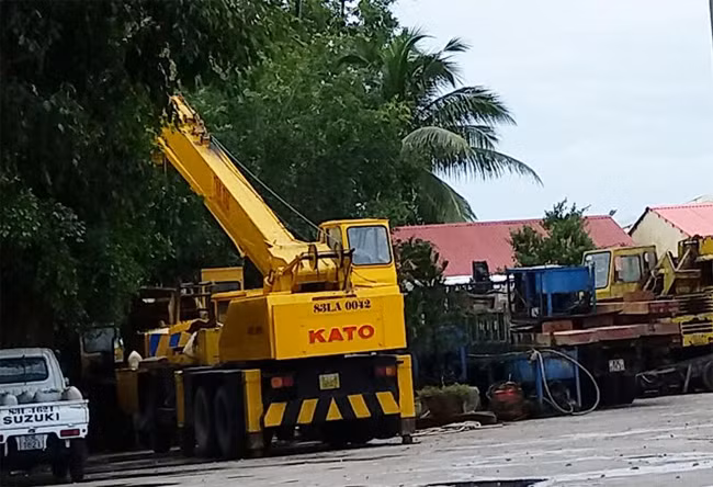 Chiếc xe cẩu, anh Q. nhận sửa chữa.