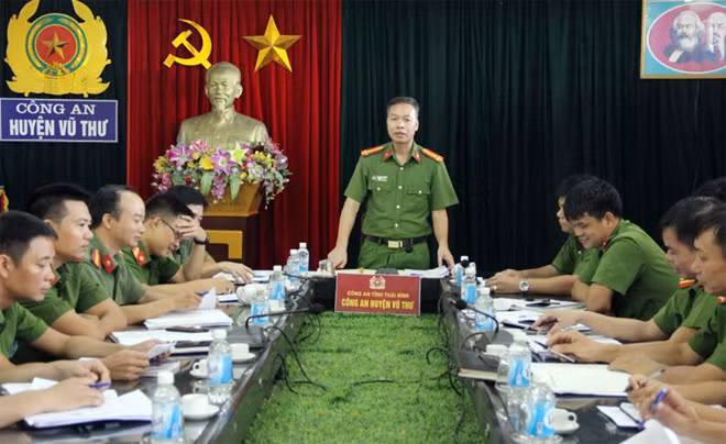 Cán bộ, chiến sĩ Công an huyện Vũ Thư (tỉnh Thái Bình) không ngừng nỗ lực phấn đấu vươn lên trên các mặt công tác. Cán bộ, chiến sĩ Công an huyện Vũ Thư (tỉnh Thái Bình) không ngừng nỗ lực phấn đấu vươn lên trên các mặt công tác.