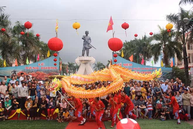 Lễ hội Nguyễn Trung Trực hằng năm luôn thu hút đông khách.