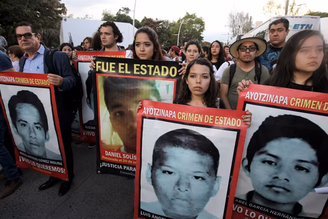 Hàng trăm người biểu tình ở Guadalajara, Mexico vào tháng trước để đánh dấu 2 năm vụ mất tích hàng loạt của 43 sinh viên.