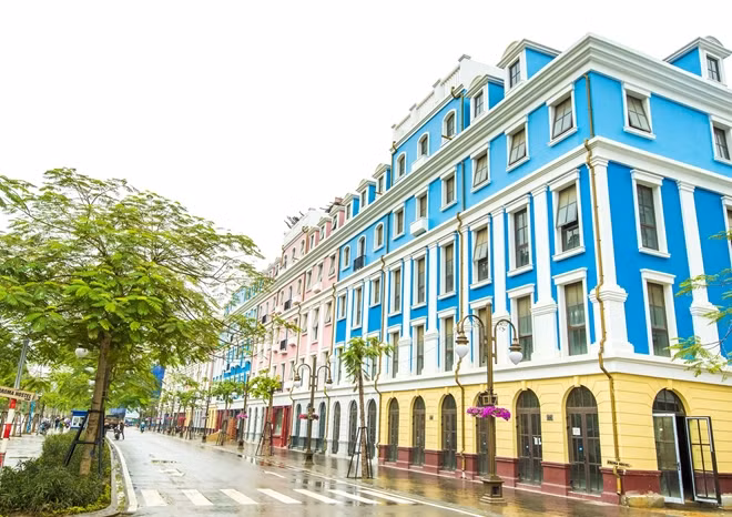 Dãy phố thuộc dự án Sun Premier Village Halong Bay tại Bãi Cháy đã hoạt động.