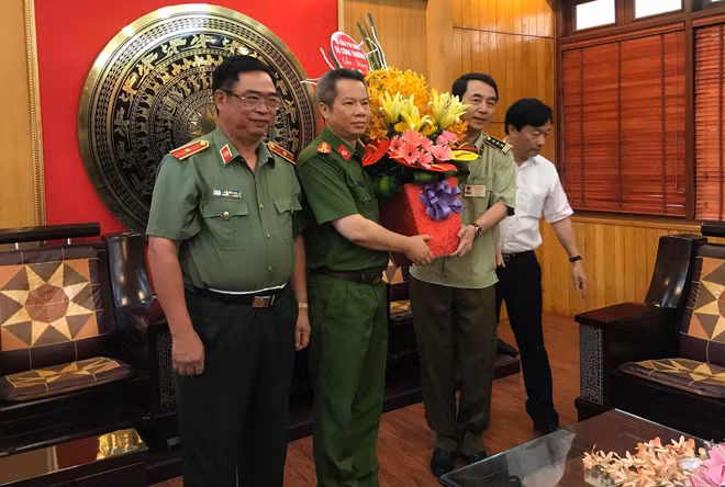 Cục QLTT chúc mừng thành công của Công an Hải Phòng trong vụ Vinaca.