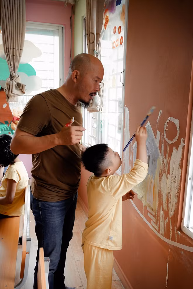 Nhà điêu khắc Đinh Công Đạt đồng hành cùng dự án.