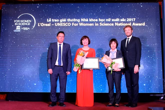TS. Trần Thị Ngọc Dung nhận giải thưởng L’Oreal - UNESCO.