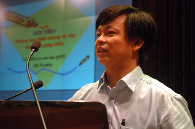 Đồng chí Nguyễn Huy Thắng ( Bộ tư pháp) truyền đạt nội dung Pháp lệnh pháp điển hệ thống QPPL và những vấn đề liên quan. Đồng chí Nguyễn Huy Thắng ( Bộ tư pháp) truyền đạt nội dung Pháp lệnh pháp điển hệ thống QPPL và những vấn đề liên quan.