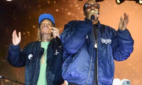 Rapper Wiz Khalifa (trái) và Snoop Dogg.