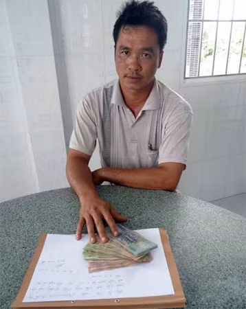 Tối tượng Mẫn cùng tang vật. Tối tượng Mẫn cùng tang vật.