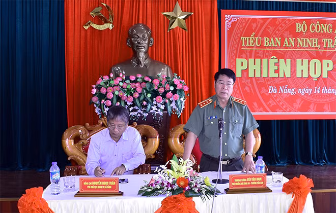Thứ trưởng Bùi Văn Nam phát biểu chỉ đạo tại cuộc họp.