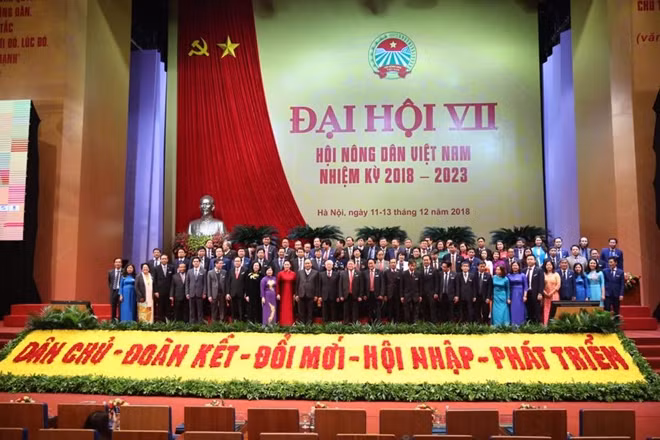 Tổng Bí thư, Chủ tịch nước Nguyễn Phú Trọng, Thủ tướng Nguyễn Xuân Phúc, Chủ tịch Quốc hội Nguyễn Thị Kim Ngân và các đại biểu tại Đại hội.