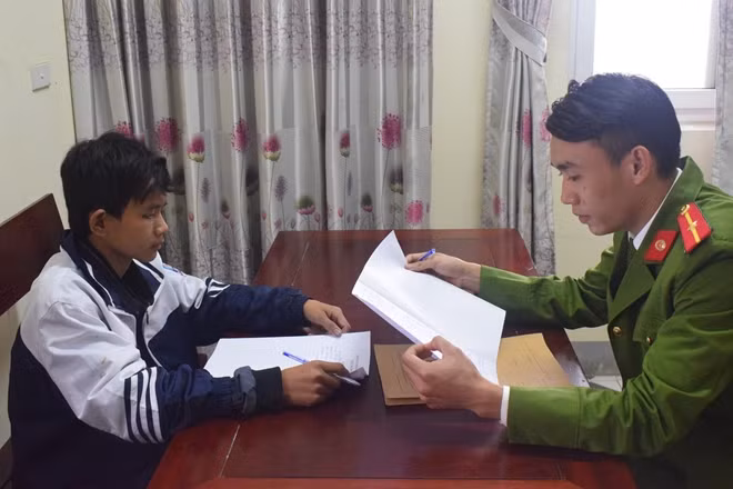 Võ Tá Chiến tại cơ quan điều tra.