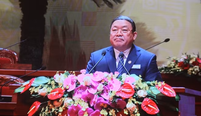 Đồng chí Thào Xuân Sùng, Chủ tịch Hội Nông dân Việt Nam nhiệm kỳ VI trình bày Báo cáo chính trị