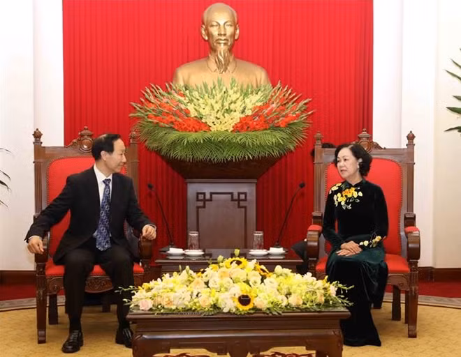 Trưởng Ban Dân vân Trung ương Trương Thị Mai tiếp Chủ tịch Quỹ Tống Khánh Linh Vương Gia Thụy