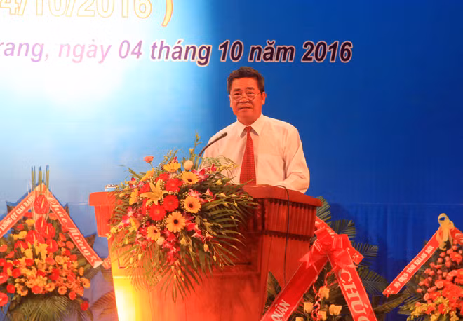 Ông Lê Thanh Quang -Ủy viên Trung ương Đảng, Bí thư Tỉnh ủy Khánh Hòa phát biểu chỉ đạo tại lễ kỷ niệm và trao bức trướng cho lực lượng Cảnh sát PCCC Khánh Hòa.