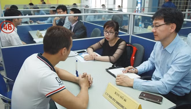 Lao động Việt Nam sẽ phải đương đầu với thách thức rất lớn về việc làm trong thời cách mạng công nghiệp 4.0.