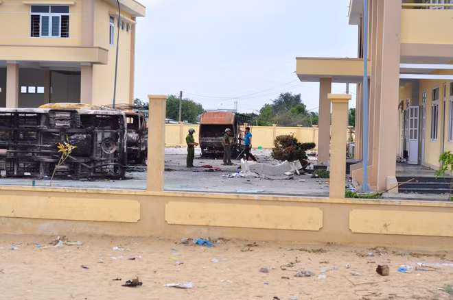 Công an đang khám nghiệm hiện trường.