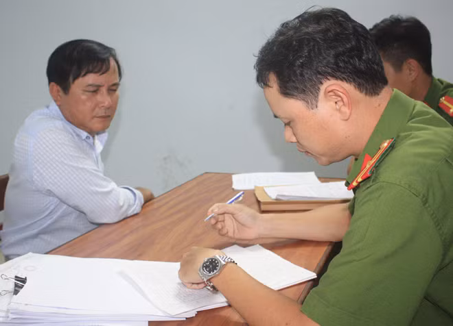 Đối tượng Trần Quang Trung tại cơ quan Công an. Đối tượng Trần Quang Trung tại cơ quan Công an.