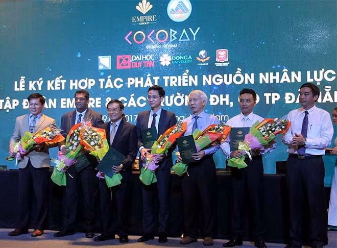 Đại diện Tập đoàn Empire và một số trường ĐH, CĐ tại TP Đà Nẵng ký kết hợp tác phát triển nguồn nhân lực.