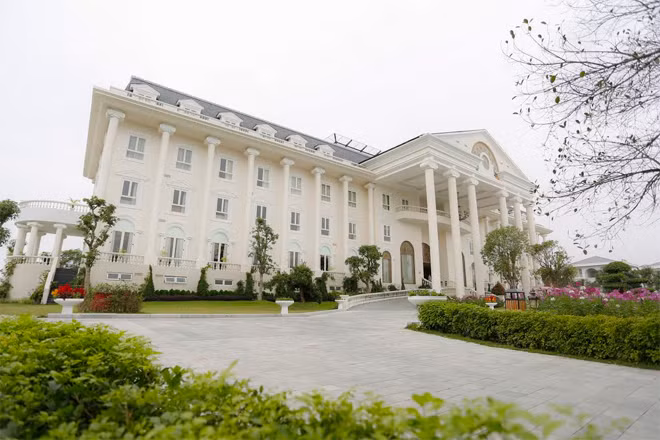 Quần thể 5 sao FLC Vĩnh Phúc Resort, nơi tổ chức sẽ tổ chức đêm nhạc trữ tình “Mơ về nơi xa”. Quần thể 5 sao FLC Vĩnh Phúc Resort, nơi tổ chức sẽ tổ chức đêm nhạc trữ tình “Mơ về nơi xa”.