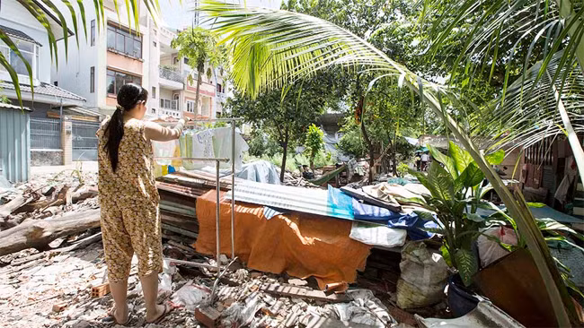 Sinh hoạt của người dân và người đi thuê phòng trọ luôn trong cảnh tạm bợ. Sinh hoạt của người dân và người đi thuê phòng trọ luôn trong cảnh tạm bợ.