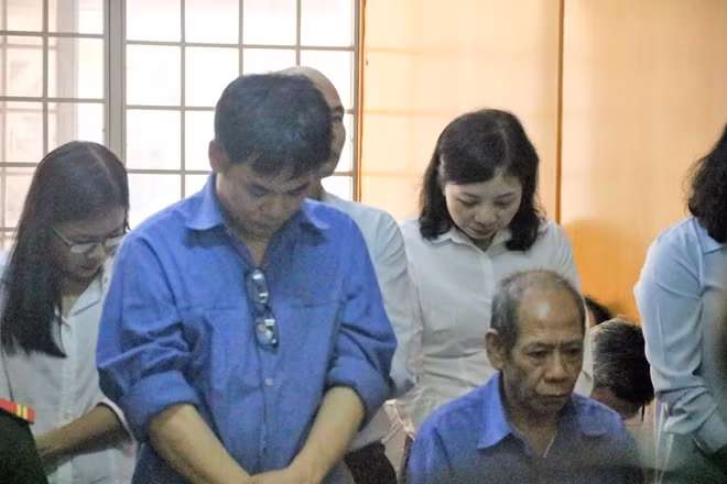 Các bị cáo tại tòa.