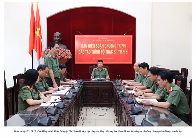 Thiếu tướng, GS.TS Lê Minh Hùng, Phó Bí thư Đảng ủy, Phó Giám đốc Học viện cùng các đồng chí trong Ban Giám đốc chỉ đạo công tác xây dựng chương trình đào tạo sau đại học.