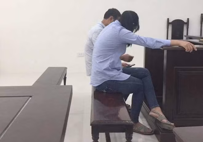 Vợ chồng bị cáo Hải-Nga tại phiên xử phúc thẩm. Vợ chồng bị cáo Hải-Nga tại phiên xử phúc thẩm.