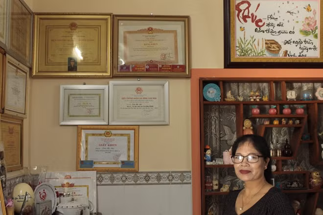 Những phần thưởng khích lệ để bà Mai có thêm động lực trong việc nhân rộng phong trào thiện nguyện.