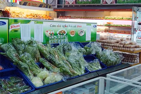 Nhiều loại thực phẩm đang bị đội giá lên cao do thuế, phí trung gian…