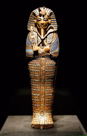 Quan tài bằng vàng của Tutankhamun. Quan tài bằng vàng của Tutankhamun.