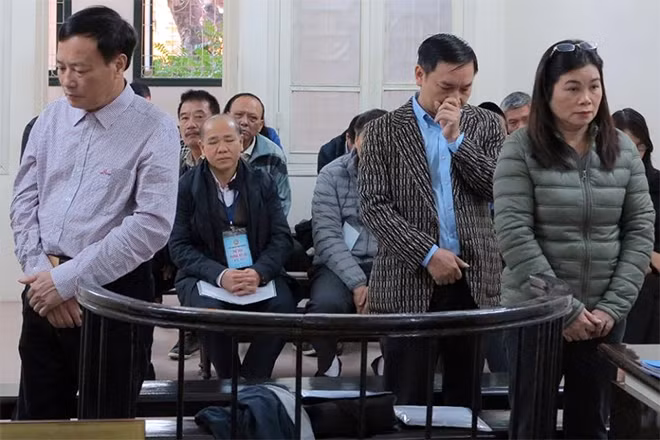 Các bị cáo tại phiên xử.