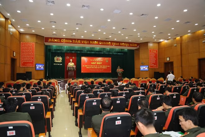 Toàn cảnh buổi gặp mặt.