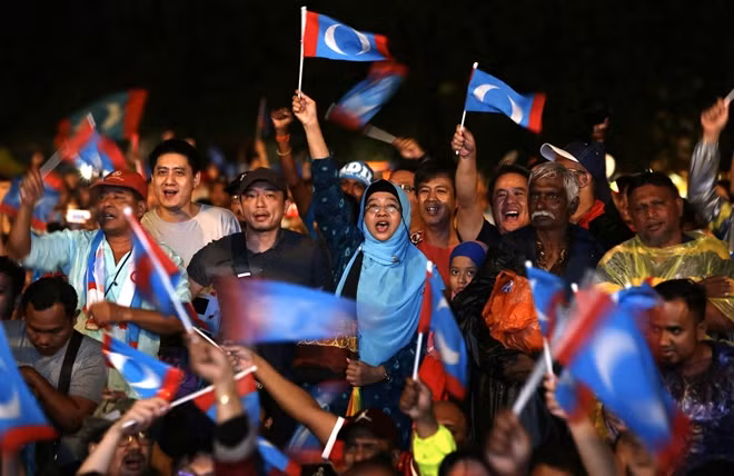Người ủng hộ ông Mahathir Mohamad.