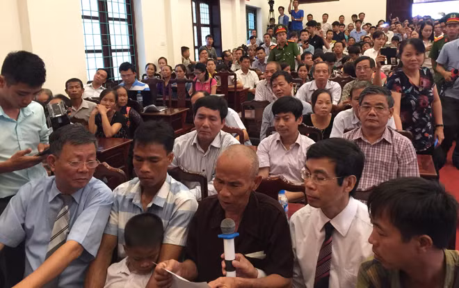 Ông Thêm tại buổi xin lỗi ngày 11-8-2016.