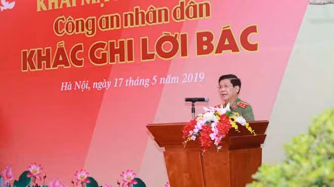 Thứ trưởng Nguyễn Văn Sơn phát biểu khai mạc triển lãm. Thứ trưởng Nguyễn Văn Sơn phát biểu khai mạc triển lãm.