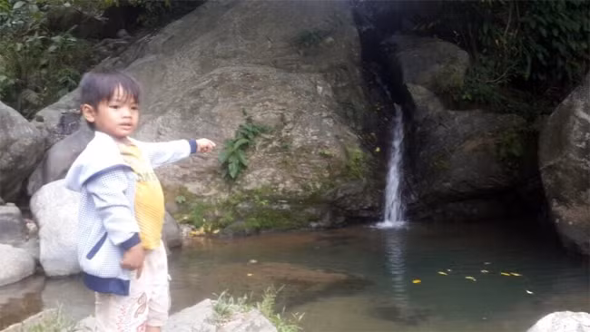 Con suối nhỏ nơi 2 chị em bị chết.