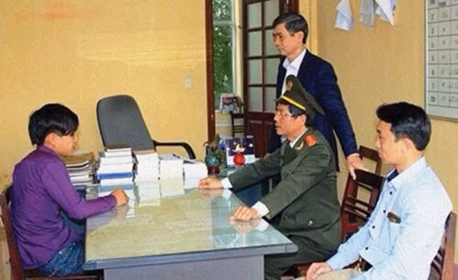 Ðối tượng Phạm Minh Vương khi được đưa về Công an tỉnh Hà Nam Ðối tượng Phạm Minh Vương khi được đưa về Công an tỉnh Hà Nam