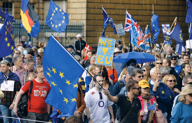 Các cuộc tuần hành, biểu tình của người dân chống lại Brexit vẫn tiếp diễn trên đường phố Thủ đô London. Ảnh: AP