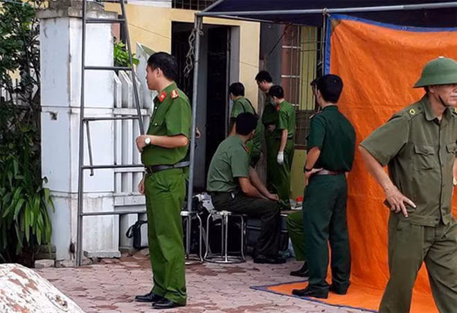 Cơ quan CSĐT Công an tỉnh Bắc Ninh khám nghiệm vụ án.
