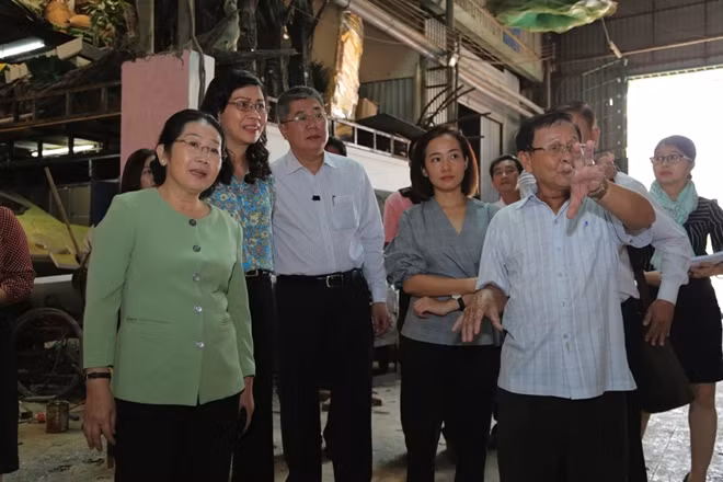 Đơn vị thiết kế và thi công AGS Events & Media trao đổi cùng đoàn lãnh đạo thành phố.