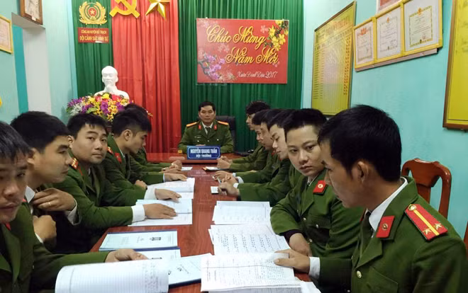Đội Cảnh sát hình sự Công an huyện Bố Trạch, Quảng Bình họp bàn phá các vụ án.